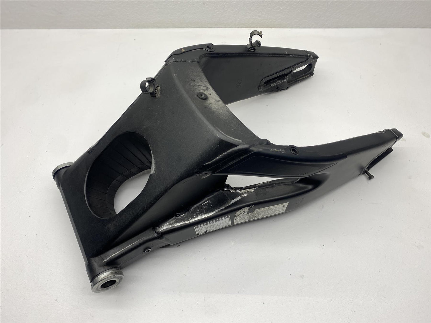 2009 Yamaha YZF-R6 Swingarm Suspension OEM Rear Swing Arm 13S-22110-00-00 YZF R6