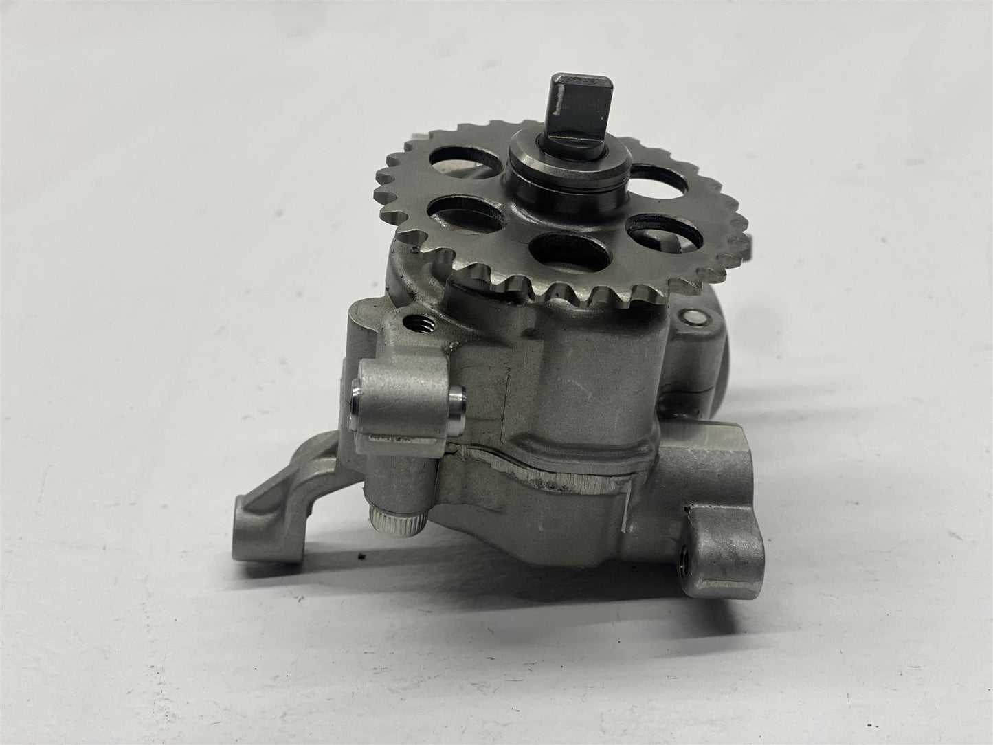 2009 Yamaha YZF-R6 Oil Pump OEM Engine Motor 2C0-13300-00-00 Assembly YZF R6