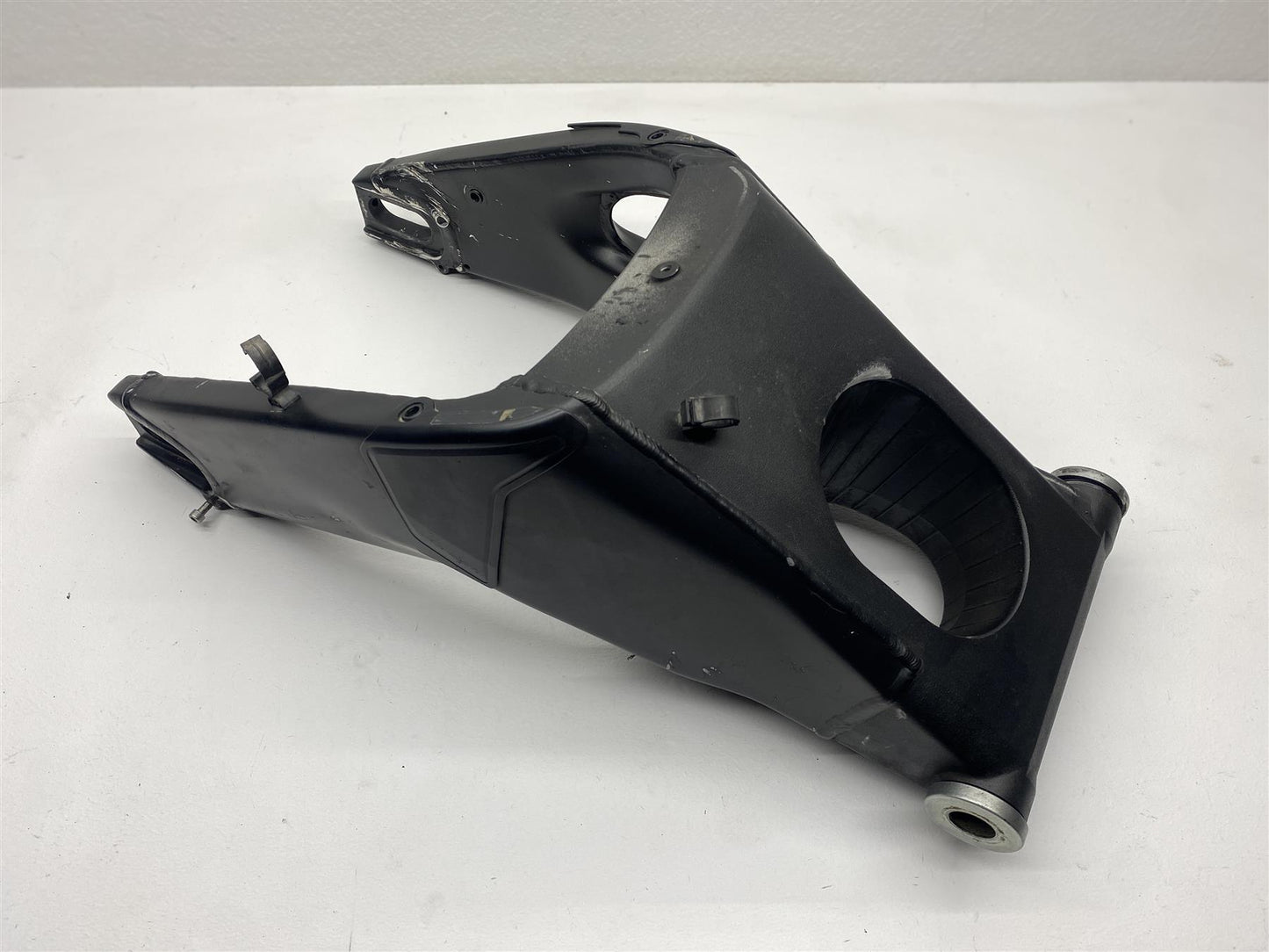 2009 Yamaha YZF-R6 Swingarm Suspension OEM Rear Swing Arm 13S-22110-00-00 YZF R6