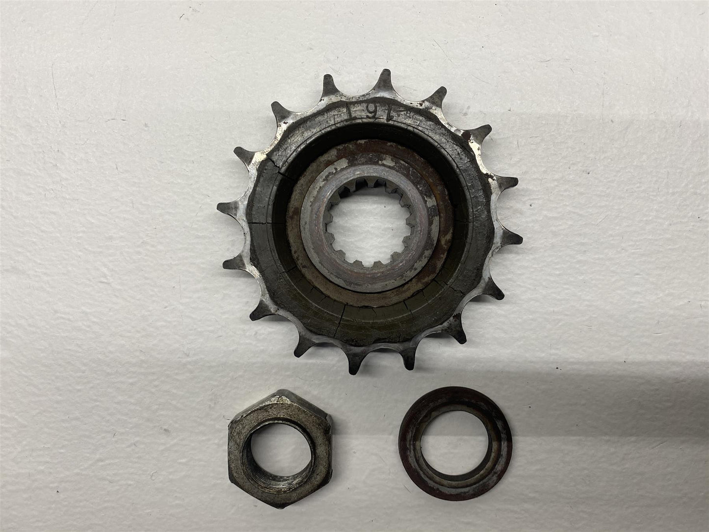 2009 Yamaha YZF-R6 Front Sprocket Drive Gear Nut OEM Washer Steel YZF R6