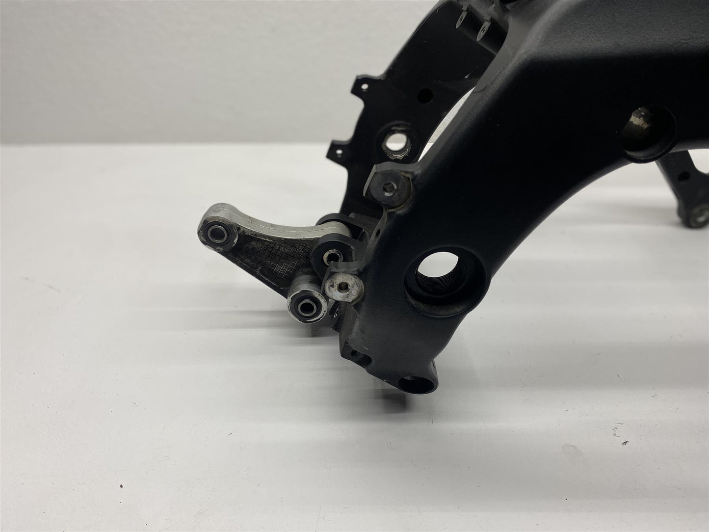 2009 Yamaha YZF-R6 Frame Main Chassis Hull OEM 13S-21110-00-00 Black YZF R6